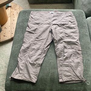Casual Women's Capris in Light Gray